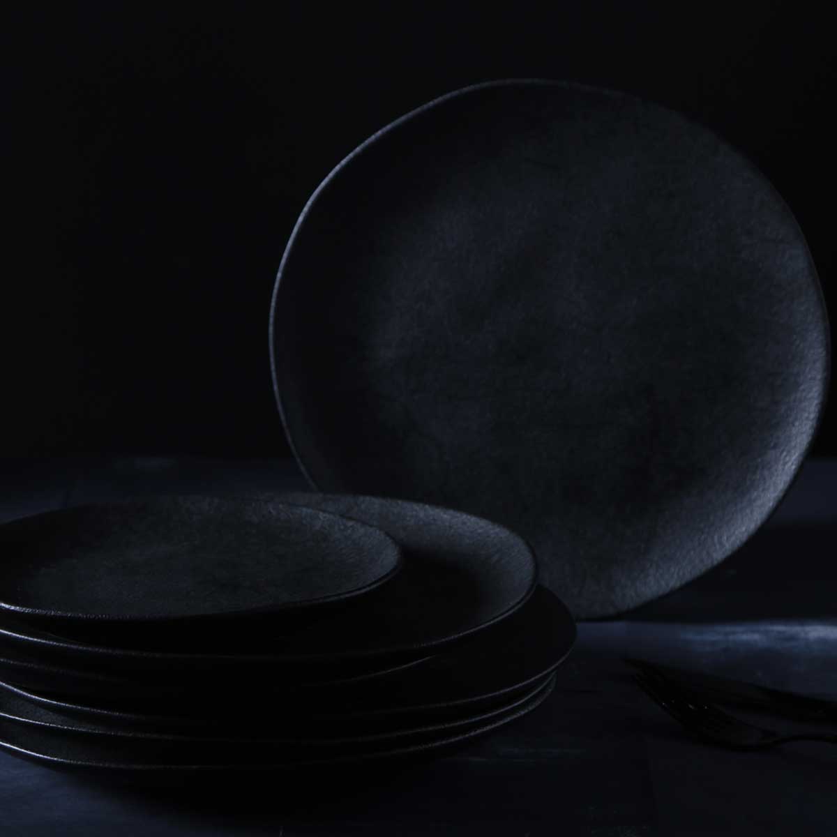 Porto Brasil MATTE BLACK DINNER PLATE ORGANIC STONEWARE dia. 10.43"  SKU: '121473901