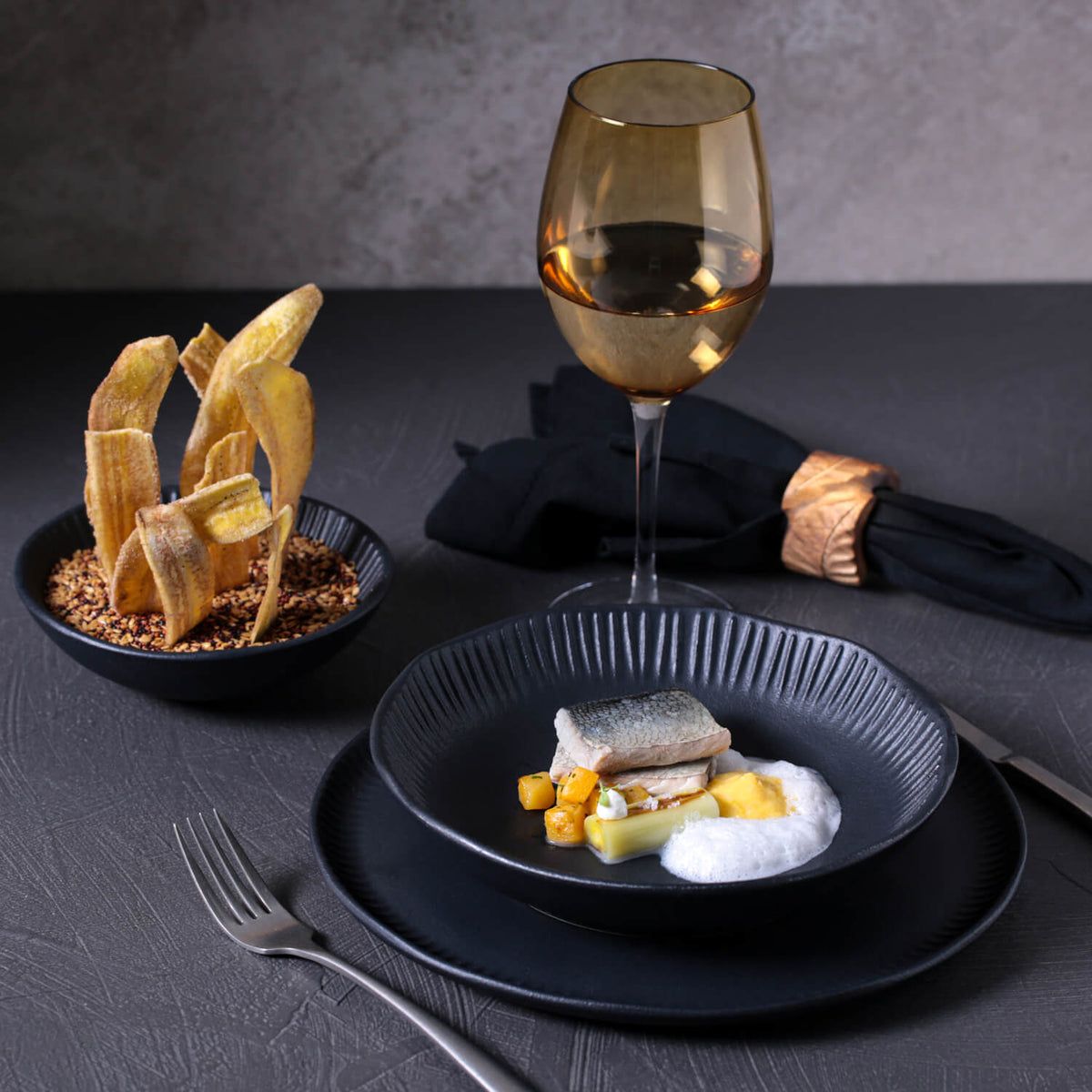 Porto Brasil MATTE BLACK LINHAS SOUP PLATE STONEWARE dia. 8.86"  SKU: '136173901