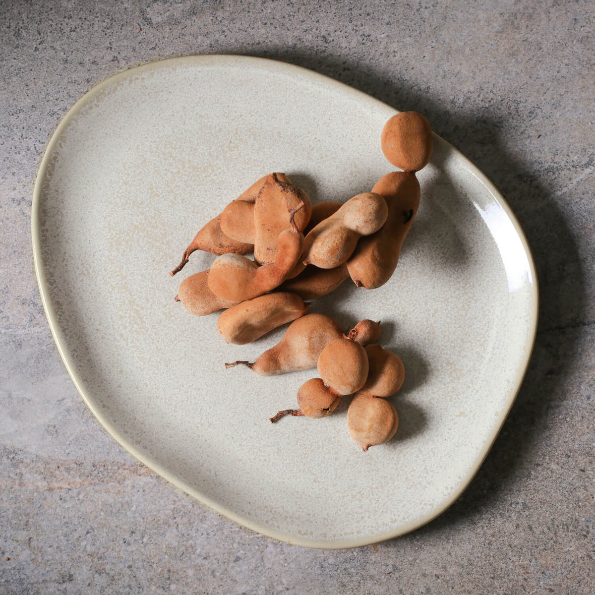 Porto Brasil LATTE OVAL DINNER PLATE ORGANIC STONEWARE dia. 12.2"  SKU: '15314108501