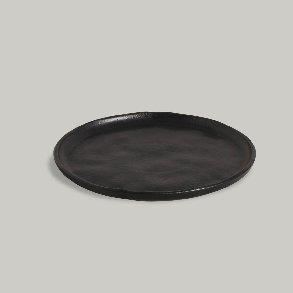 Porto Brasil MATTE BLACK BREAD PLATE STONEWARE dia. 6.1x0.63"  SKU: '1593173901