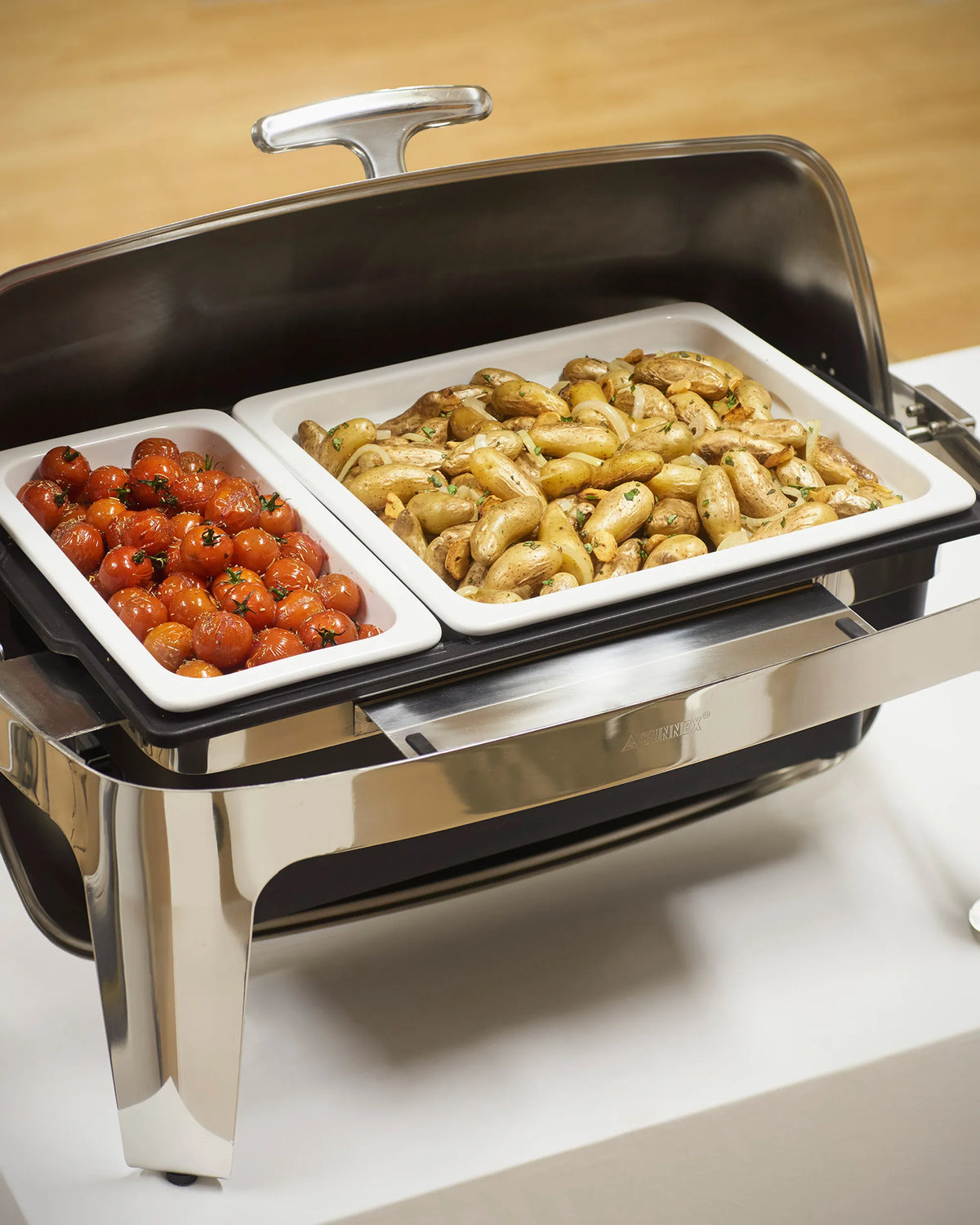 Revol GASTRO'HOTEL DISH 2/4 White SKU: '616344