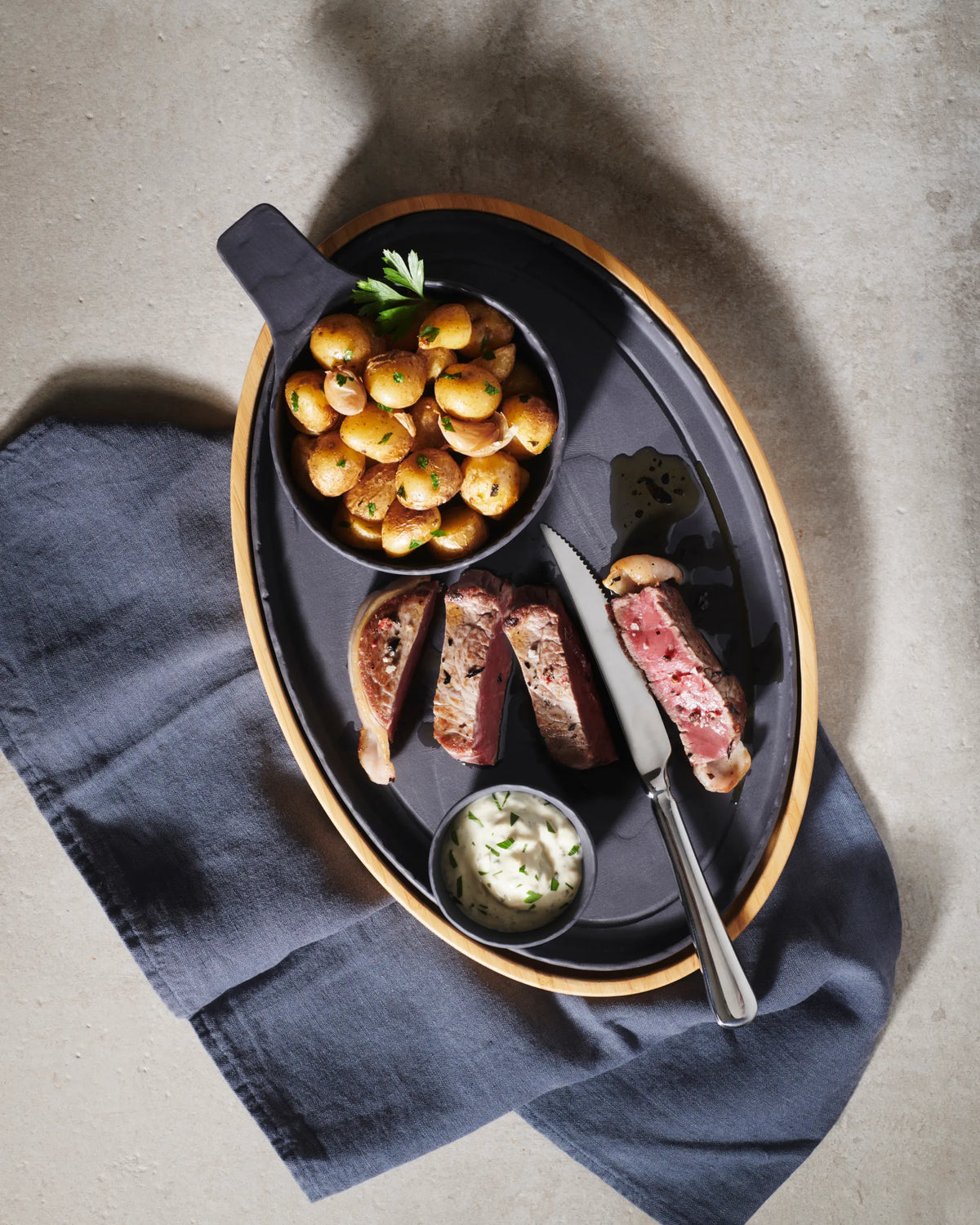 Revol INSPIRED, BY REVOL BASALT TRAY FOR ROUND STEAK PLATE Bamboo SKU: '649164