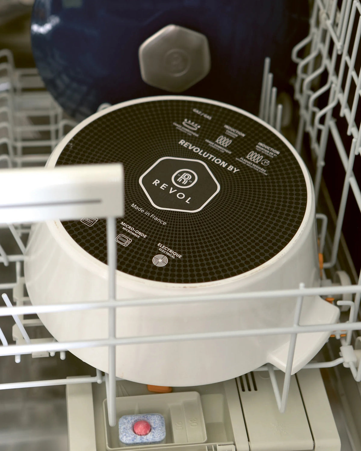 Revol REVOLUTION 2 SHALLOW COCOTTE 11''/28cm Satin white Induction SKU: '649864