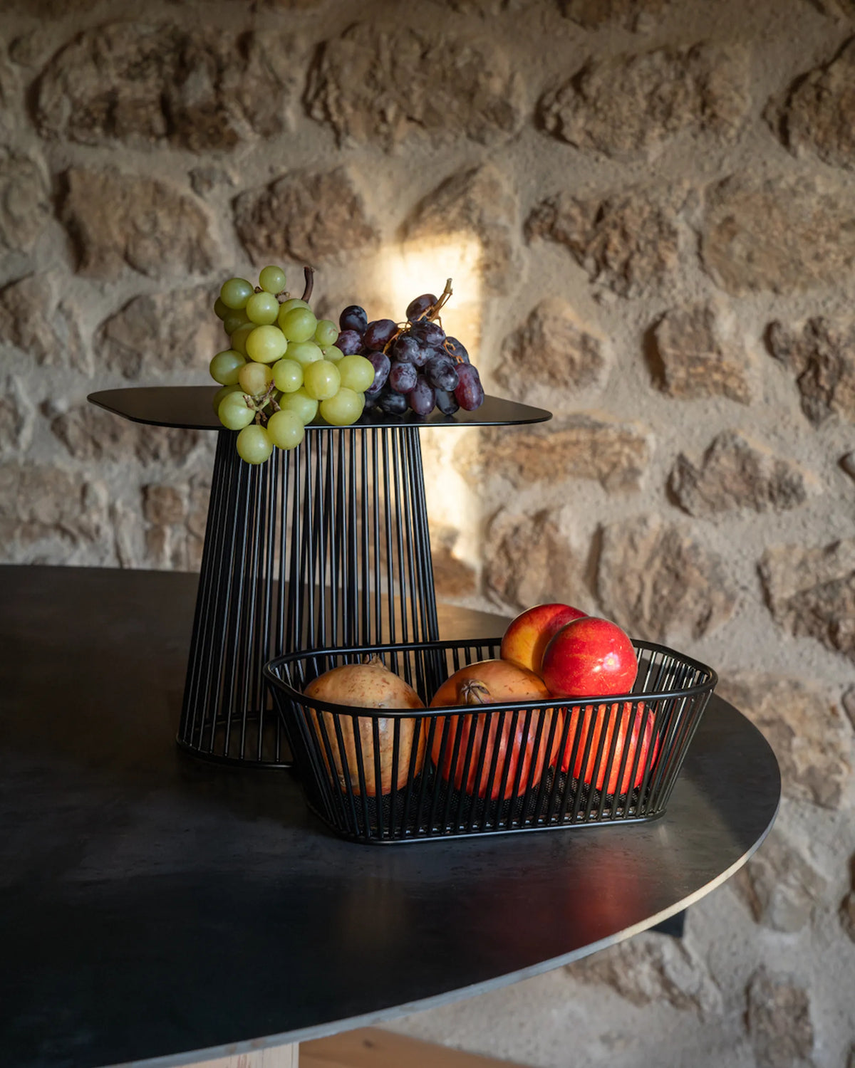 Revol INSPIRED, BY REVOL SHALLOW BREAD BASKET 20,5CM Black metal SKU: '651797