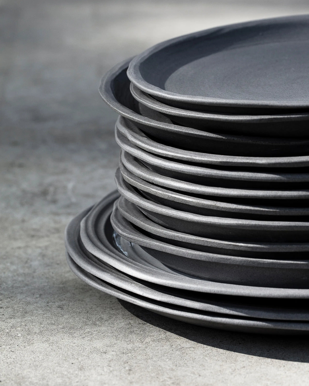 Revol  NO.W DINNER PLATE 28.5CM Matt grey Recyclay SKU: '654609