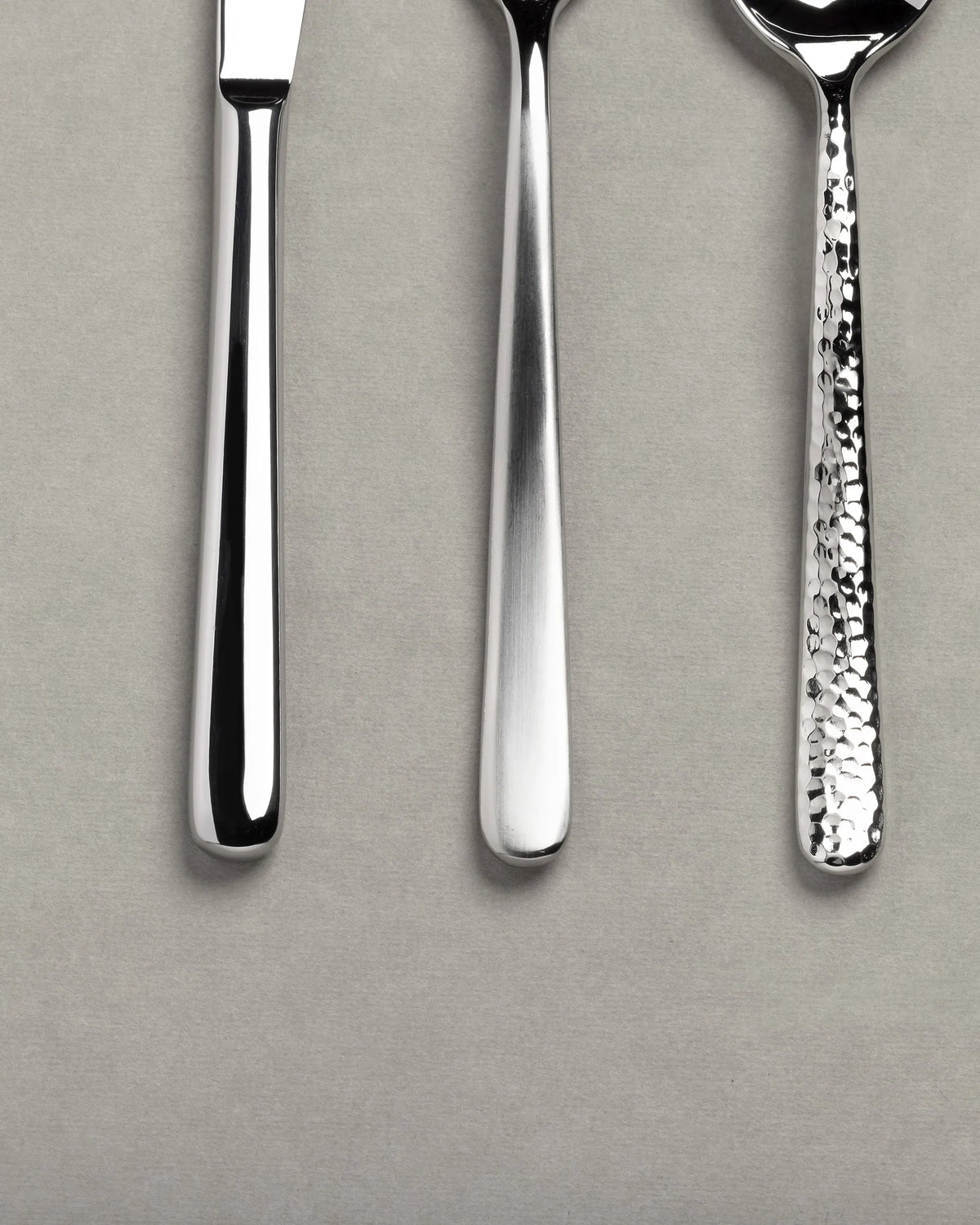 Revol COURCHEVEL TABLE KNIFE HAMMMERED FINISH 18/10 hammered stainless steel SKU: '656622