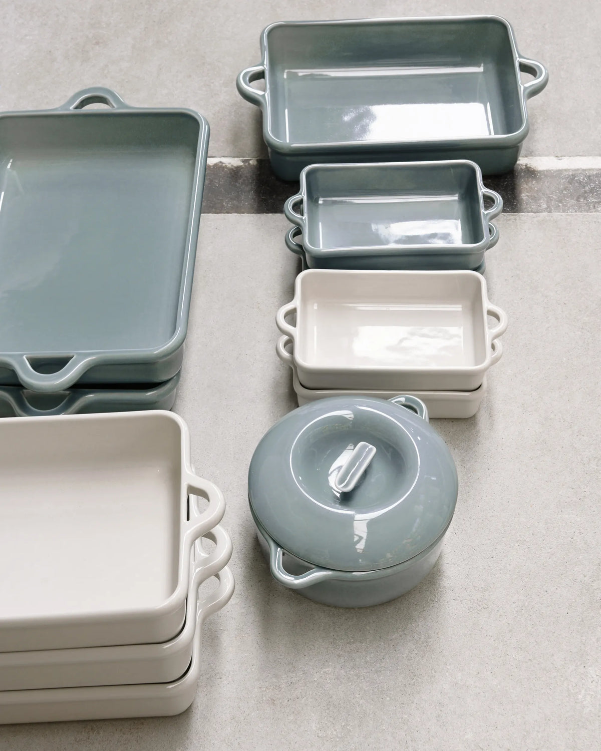 Revol BOMBANCE ROUND COCOTTE 19CM OVEN WITH PORCELAIN LID Cloud Grey SKU: '660132