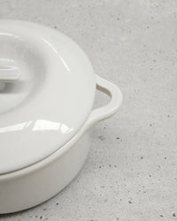 Revol BOMBANCE ROUND COCOTTE 22CM INDUCTION WITH PORCELAIN LID Alabaster white Induction SKU: '660134