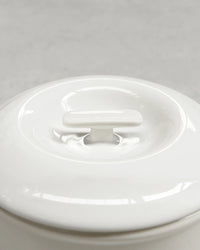 Revol BOMBANCE ROUND COCOTTE 22CM INDUCTION WITH PORCELAIN LID Alabaster white Induction SKU: '660134