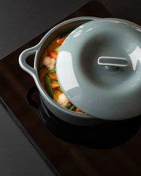Revol BOMBANCE ROUND COCOTTE 22CM INDUCTION WITH PORCELAIN LID Cloud Grey Induction SKU: '660136