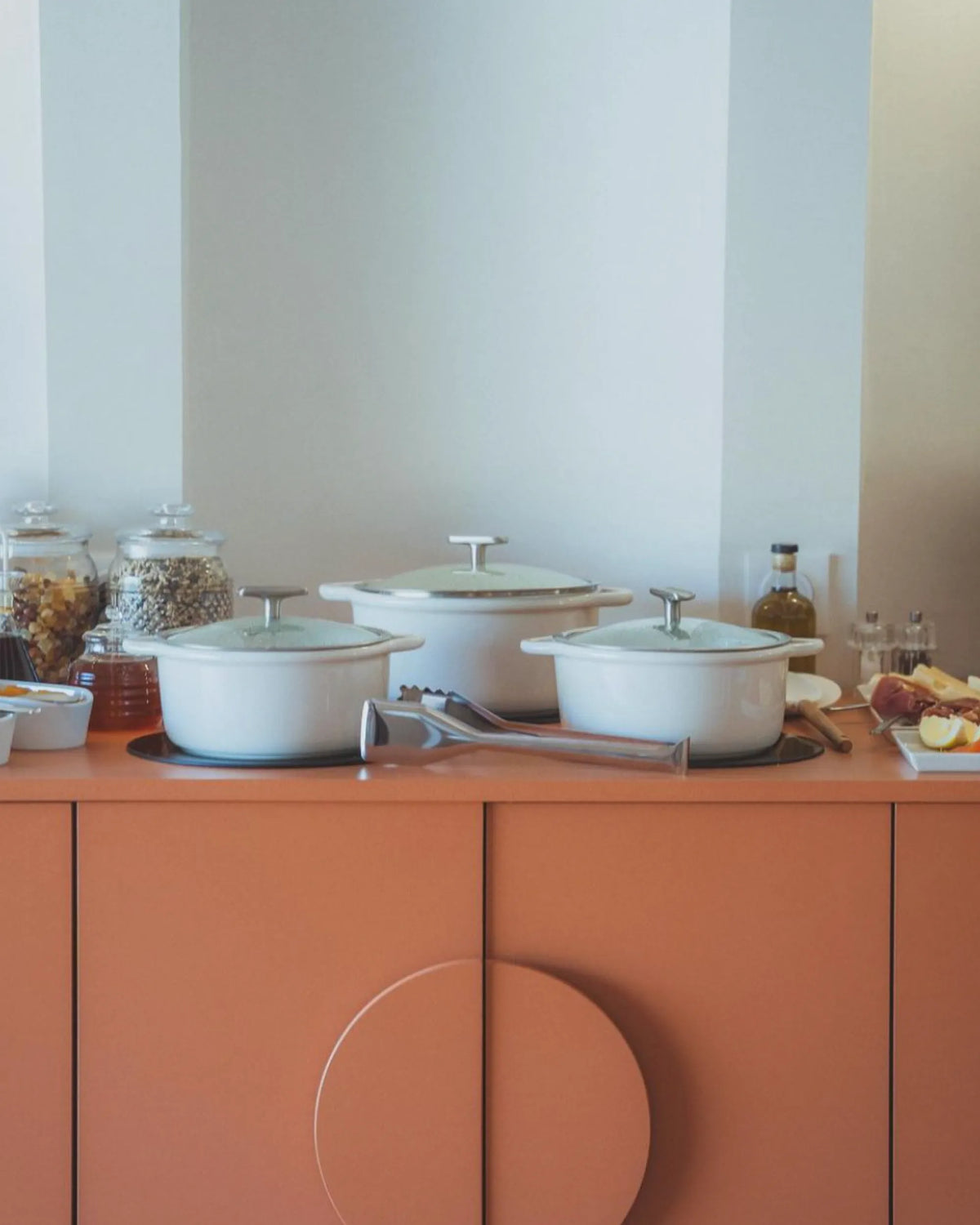 Revol BOMBANCE ROUND COCOTTE 26CM INDUCTION WITH GLASS LID Alabaster white Glass Induction SKU: '660151