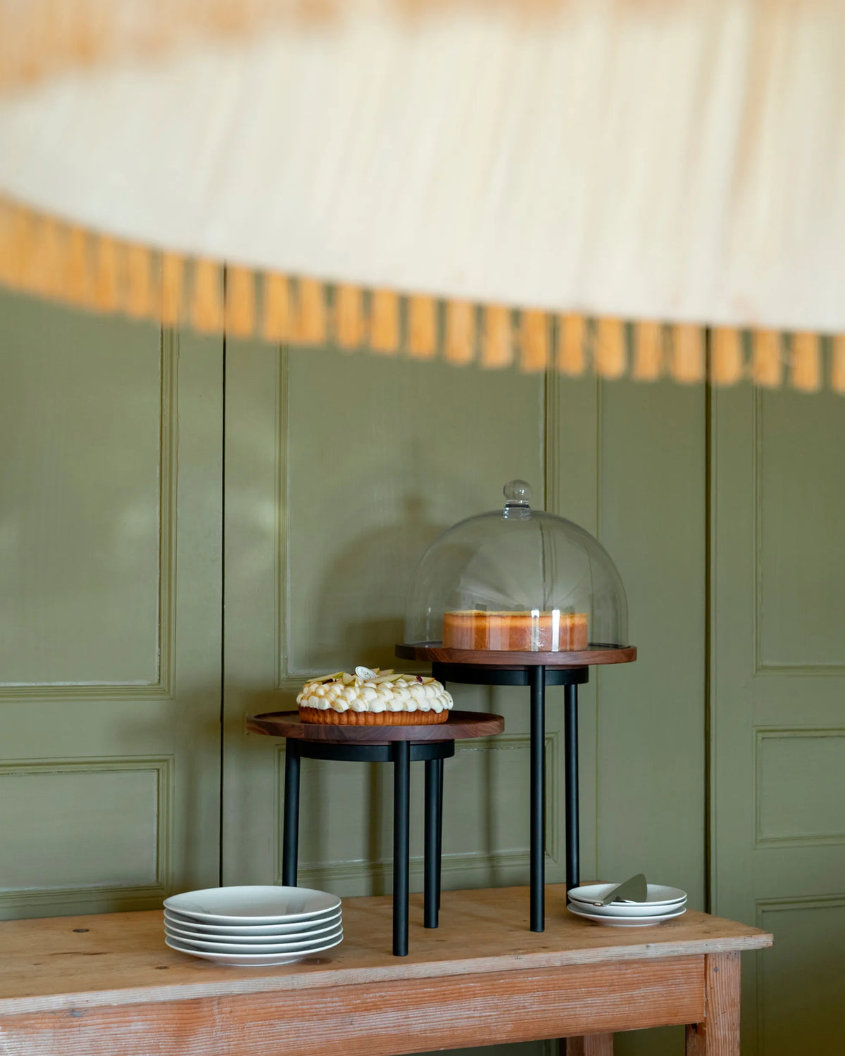 Revol EN SCENE ROUND TRAY WITH EDGE 33CM Walnut SKU: '660496