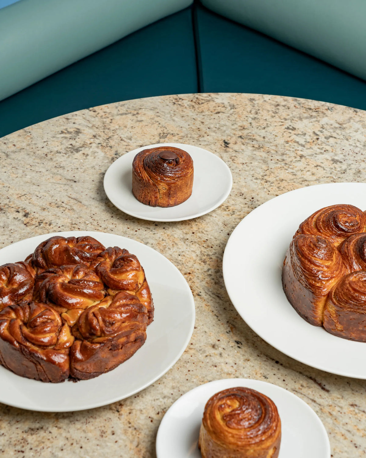 Revol CONFLUENCE DEEP COUPE PLATE 24CM Linen Alabaster white SKU: '660904