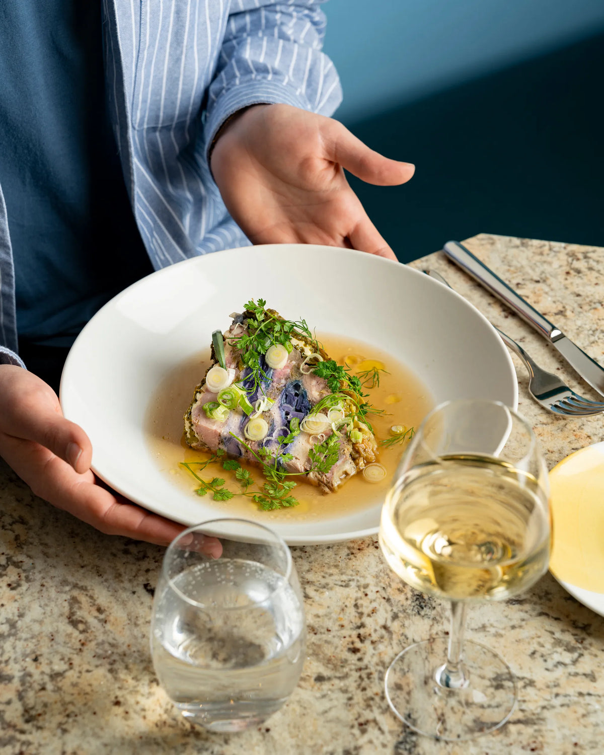 Revol CONFLUENCE DEEP COUPE PLATE 27CM Linen Alabaster white SKU: '660909