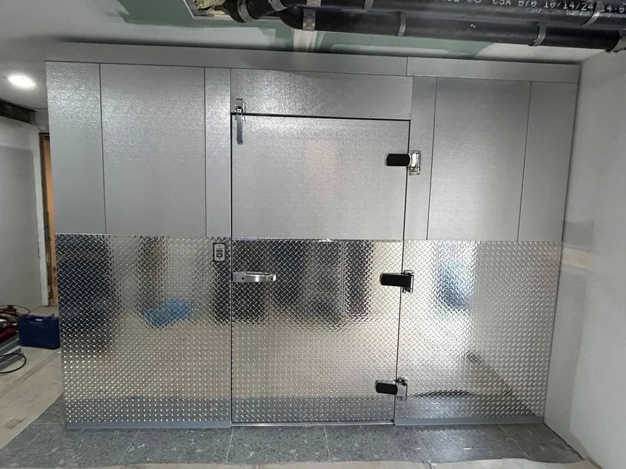 Walk-in cooler with diamond plate panels