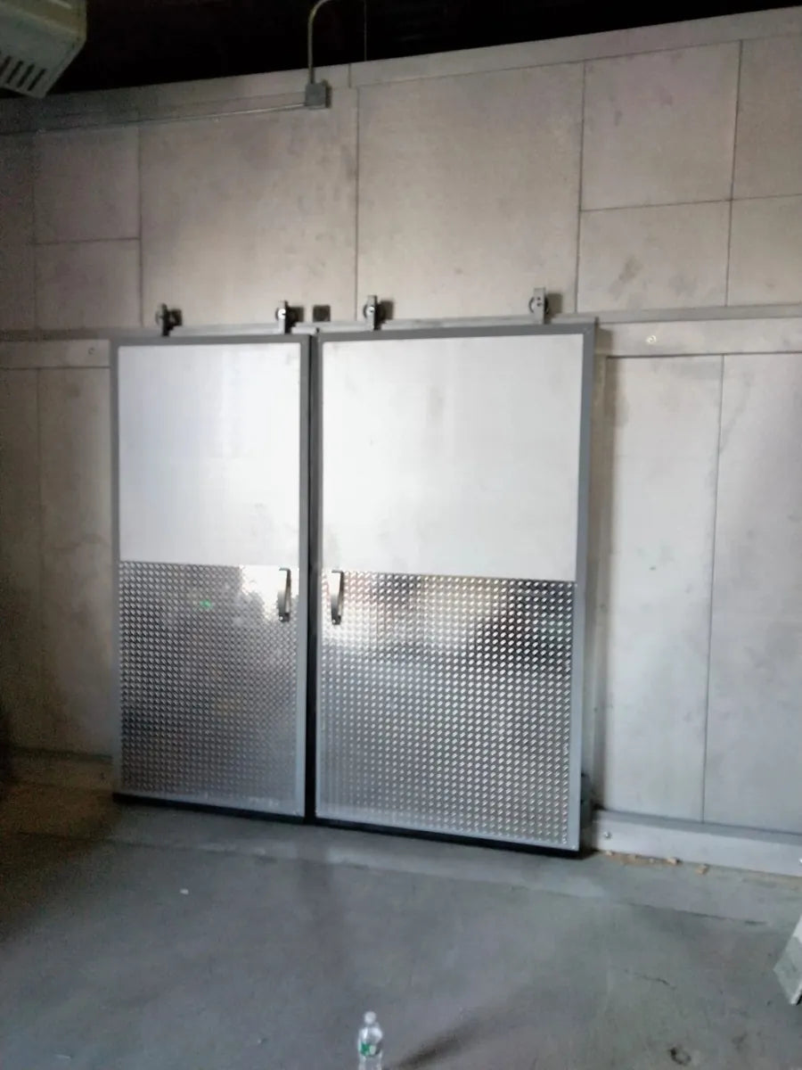 Double-door walk-in with diamond plate kick plates