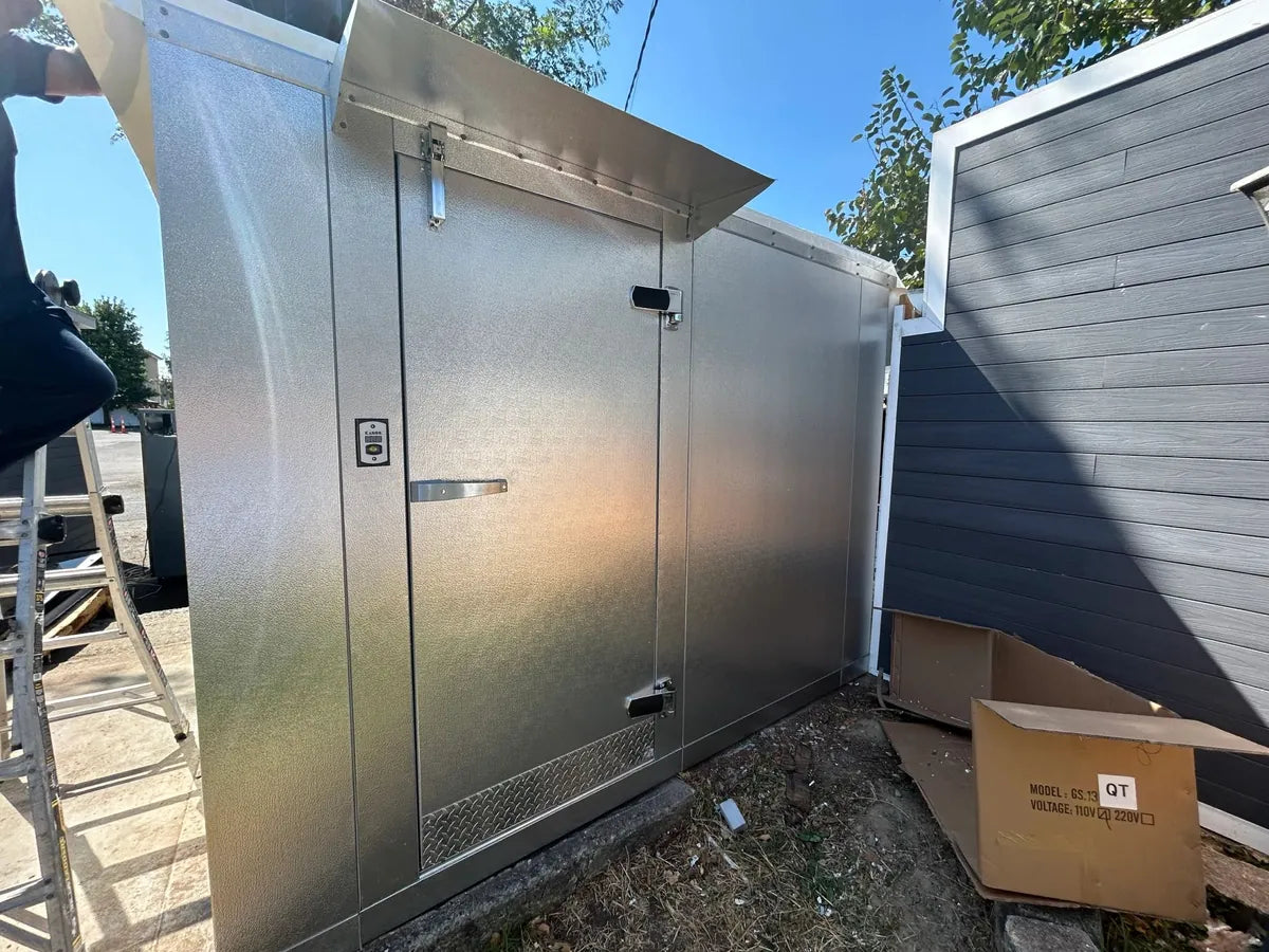 Outdoor walk-in cooler with weatherproof roof