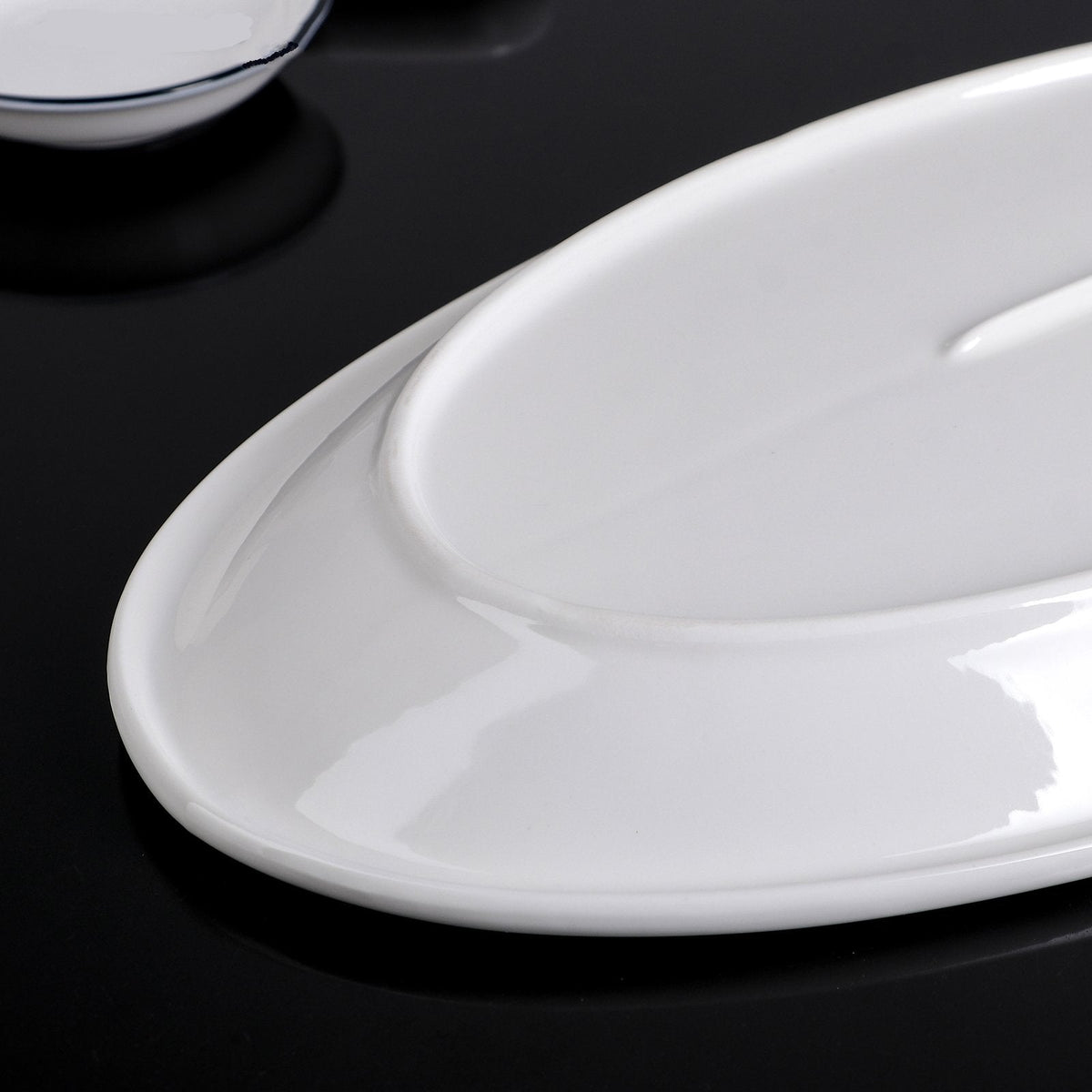 Wilmax Fine Porcelain Oval Platter 14.5" | 36.5 Cm SKU: WL-992129/A